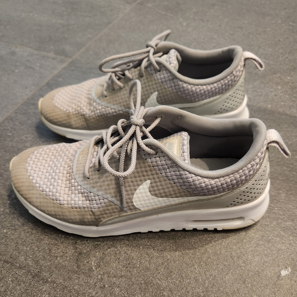 Nike Air Max Thea, Size 8 - Picture 4 of 9